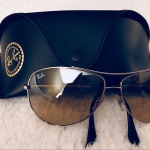 RAY BAN Aviator Sunglasses